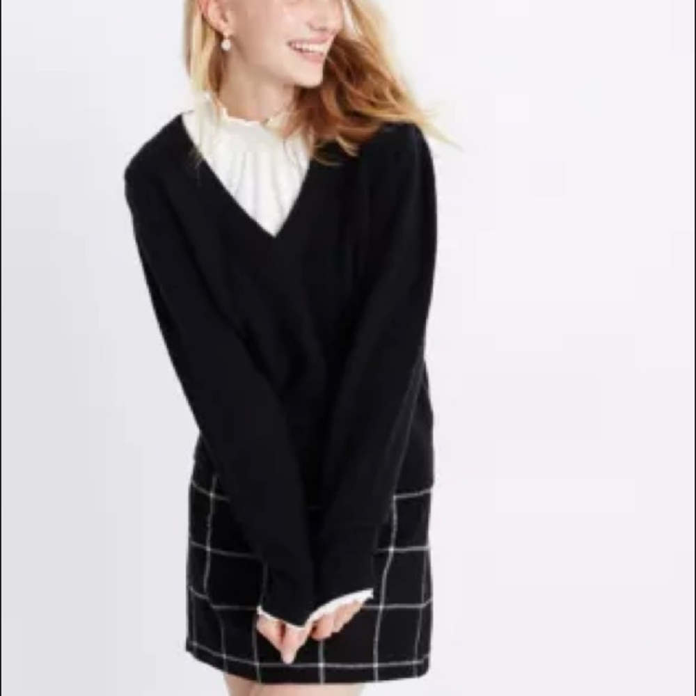 Madewell westgate v neck sweater‎ in coziest yarn. Black